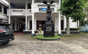 Hotel Garuda near Alun Alun Banjarnegara